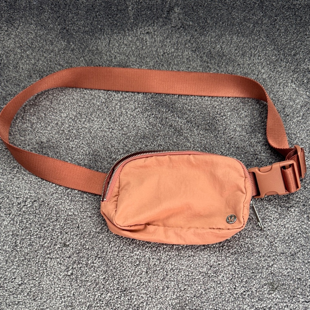 Lululemon belt bag